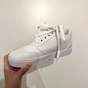 White Adult/Youth Heelys White Shoes Size 6 Youth Women’s 7 Men’s 5